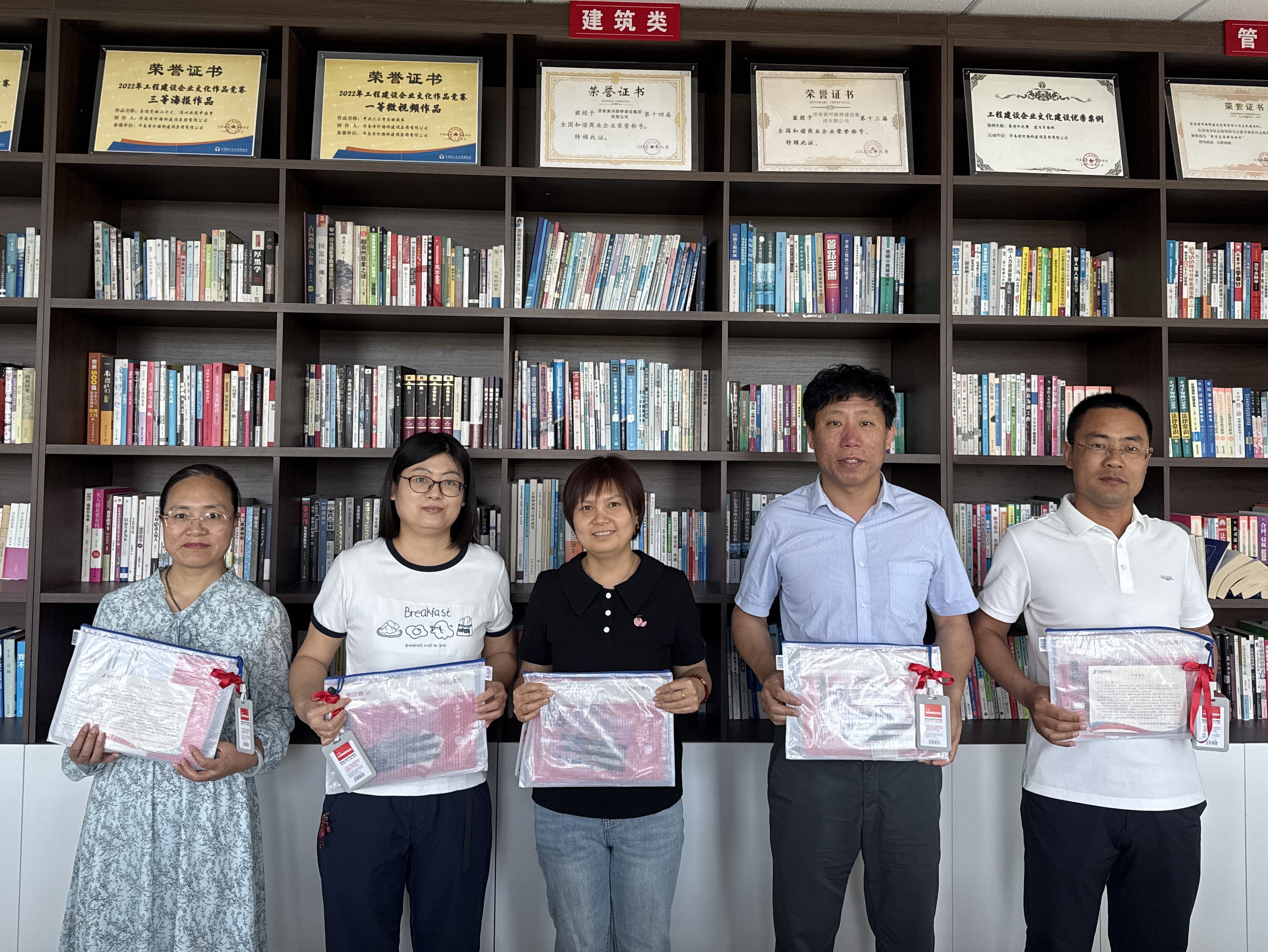 工會發(fā)文具.jpg